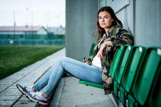 Fotbollsspelaren Anna Welin i Kristianstad DFF poserer för