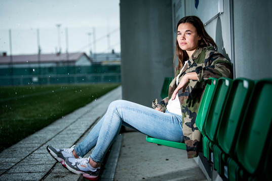Fotbollsspelaren Anna Welin i Kristianstad DFF poserer för