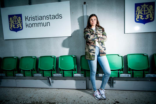 Fotbollsspelaren Anna Welin i Kristianstad DFF poserer för