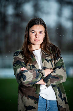 Fotbollsspelaren Anna Welin i Kristianstad DFF poserer för