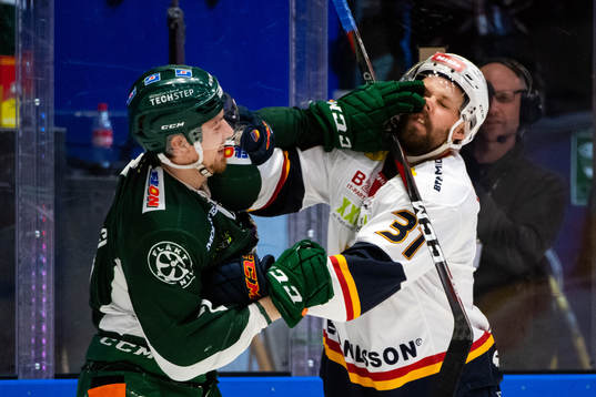Färjestads Johan Ivarsson i bråk med Djurgårdens Dick