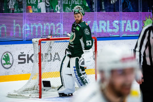 Färjestads målvakt Markus Svensson deppar