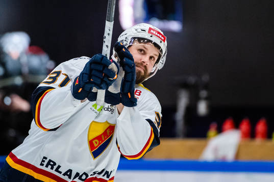 Bläddra bland fler bilder av Ishockey, SHL, semifinal 3, Färjestad - Djurgården