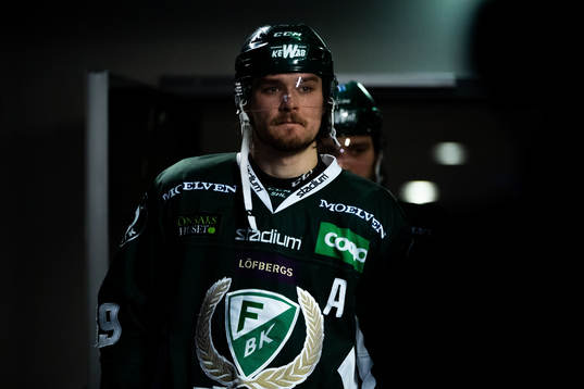 Färjestads Linus Johansson i korridoren