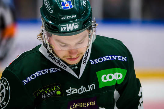 Färjestads Oskar Steen deppar