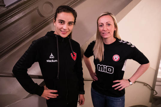 Reneé Slegers, tränare LB07 och Elisabeth Gunnarsdottir,