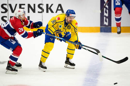 Niklas Roest of Norway and Anton Lander of Sweden