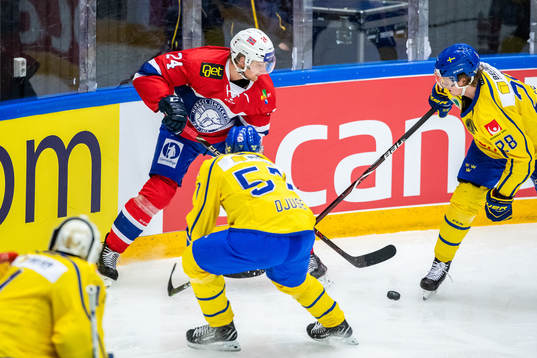 Jørgen Karterud of Norway against Emil Djuse and Linus
