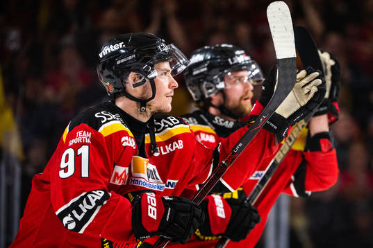 Luleås Austin Farley och Pontus Själin jublar