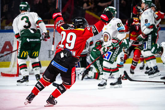 Luleås Erik Gustafsson jublar