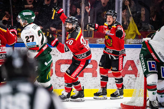 Luleås Jack Connolly och Austin Farley jublar