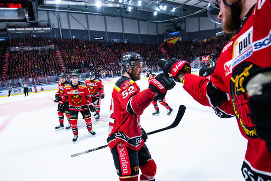 Luleås Karl Fabricius och Robin Kovacs jublar