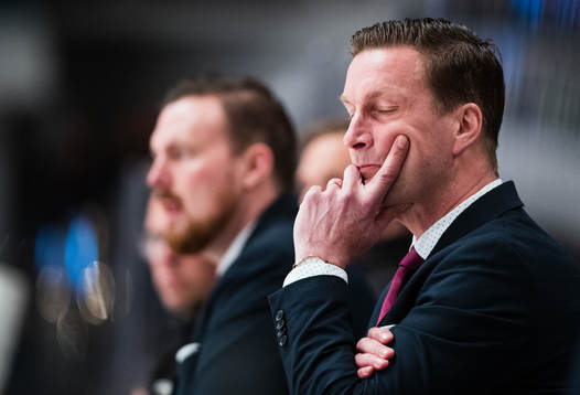 Färjestads tränare Johan Pennerborn deppar