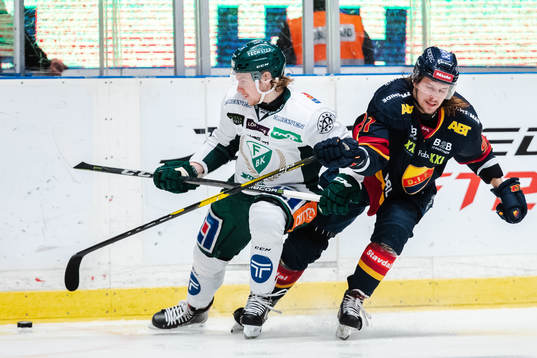 Färjestads Oskar Steen och Djurgårdens Axel Jonsson