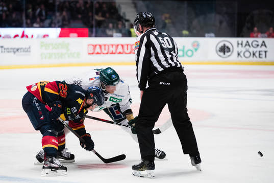 Djurgårdens Sebastian Strandberg och Färjestads Johan