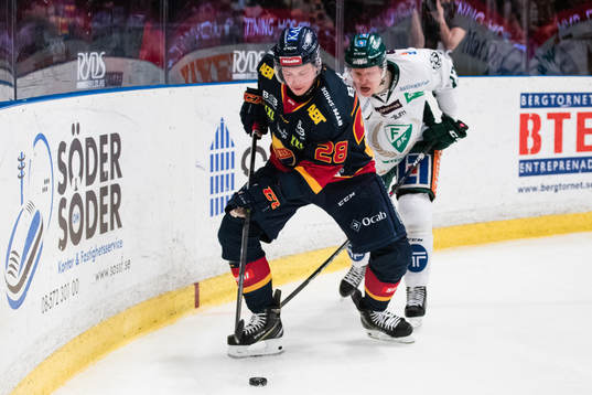 Djurgårdens Dennis Svensson och Färjestads Daniel Viksten