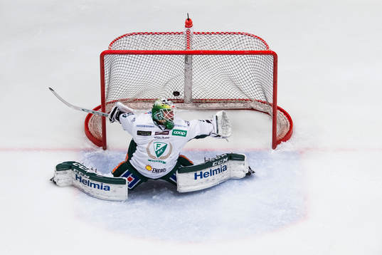 Färjestads målvakt Markus Svensson släpper in 0-2