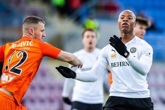 Örebros Carlos Strandberg reagerar