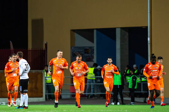 AFC Eskilstunas spelare jublar