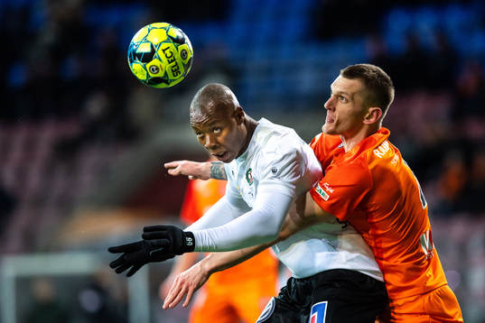 Örebros Carlos Strandberg och AFC Eskilstunas Artem
