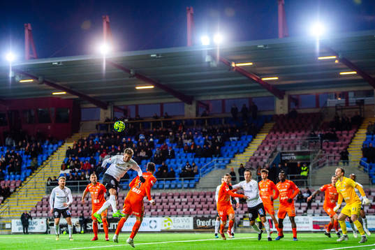 Örebros Martin Lorentzson och AFC Eskilstunas Kadir Hodzic