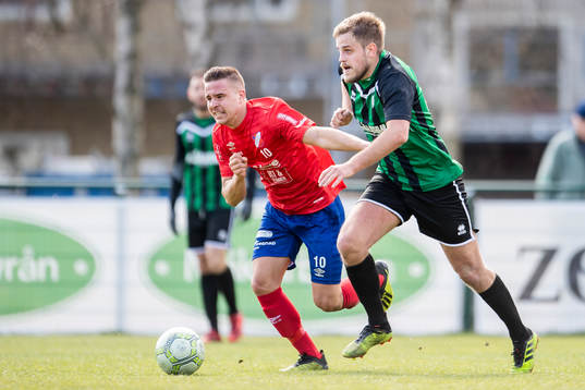 Högaborgs Emil Nilsson och Höganäs Martin Ndreca