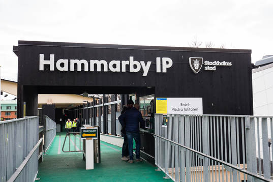 Entrén till Hammarby IP innan fotbollsmatchen i Elitettan