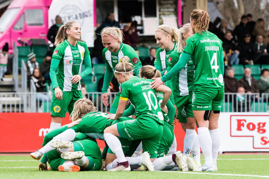 Hammarbys spelare jublar