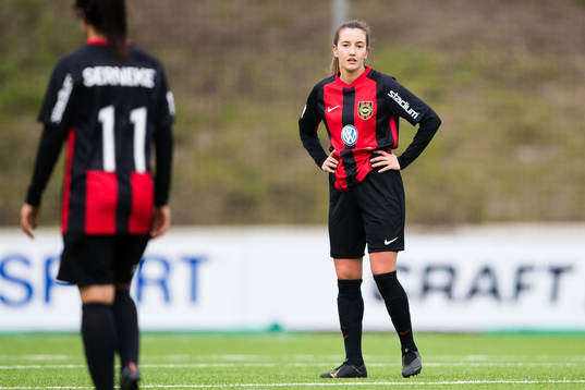 Brommapojkarnas  Daniella Novakovic deppar