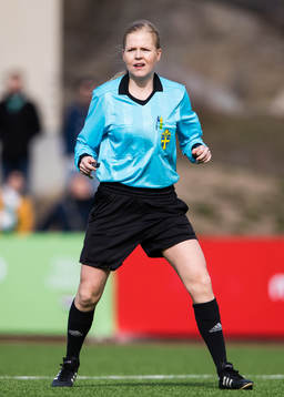 Domare Jennifer Laurin