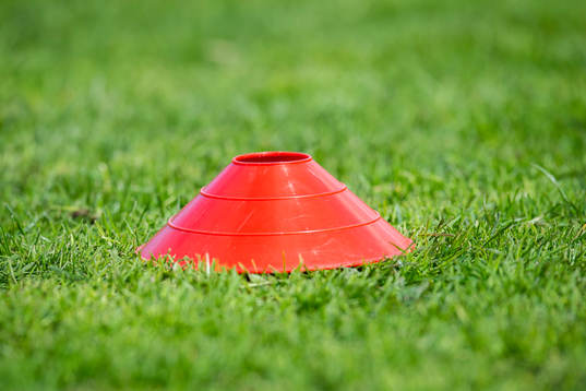 Röd plastkon