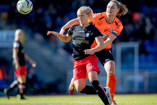 Göteborgs Rebecka Blomqvist fälls av Kungsbackas Malin