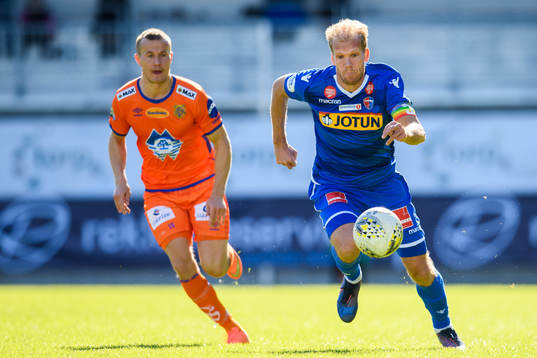 Ståle Steen Sæthre of Aalesund and Lars Grorud of