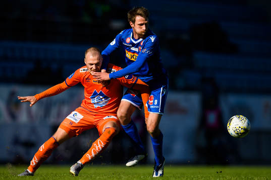Aron Elís Thrándarson of Aalesund in action with Håvard