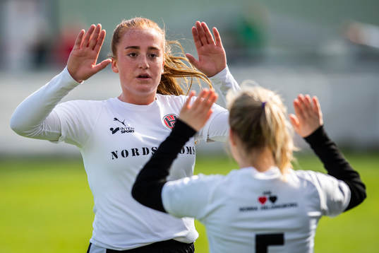 Hittarps Ida Löfving och Evelina Eklund jublar