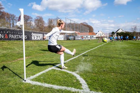 Hittarps Emilia Jönsson lägger en hörna