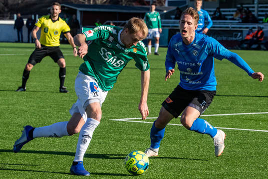 Brages Oscar Lundin och Halmstads Andreas Bengtsson