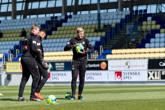 Häckens målvakt Peter Abrahamsson före fotbollsmatchen i