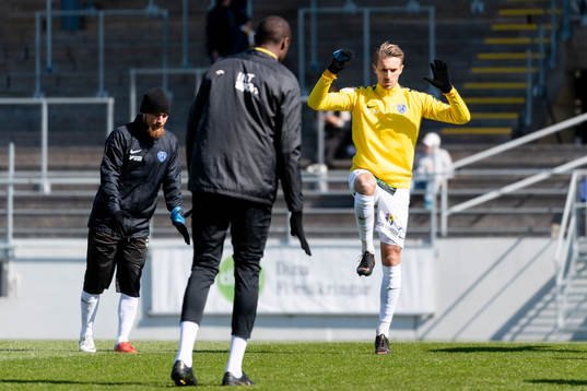 Falkenbergs Tobias Karlsson före fotbollsmatchen i