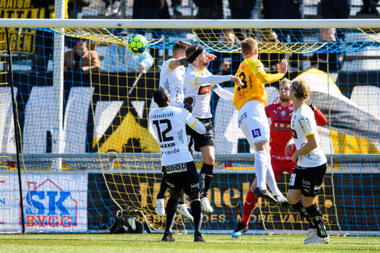 Falkenbergs Denis Kelmendi med målchans
