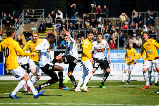 Häckens Elohor Ekpolo gör 0-1