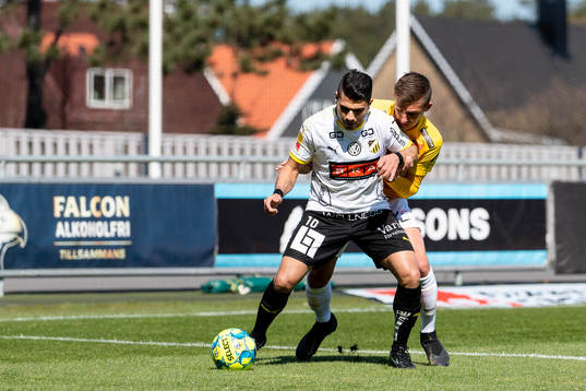 Häckens Paulinho och Falkenbergs John Björkengren