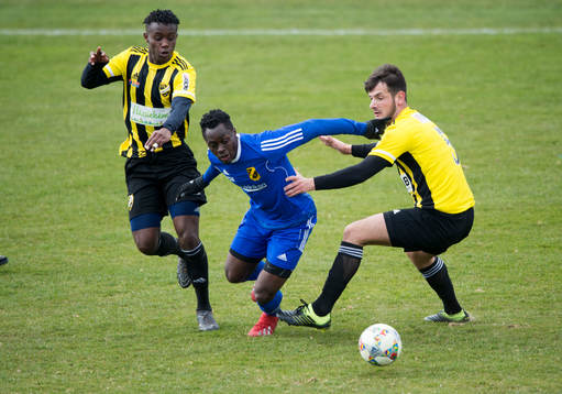 IFK Hässleholms Carl Mujaguzi och Egzon Ademi i matchen i