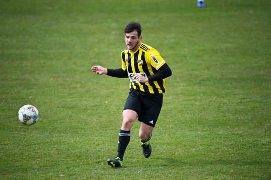 IFK Hässleholms Egzon Ademii matchen i division 2 mellan