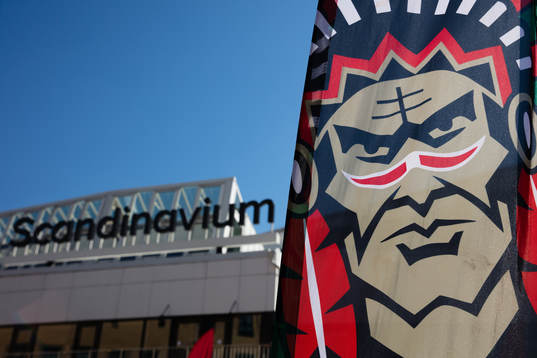 En Frölunda flagg utanför arena Scandinavium innan