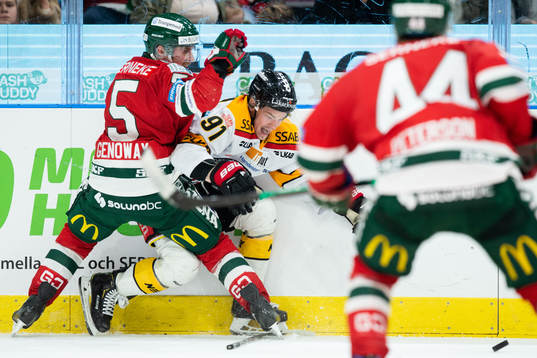 Frölundas Chay Genoway och Luleås Austin Farley