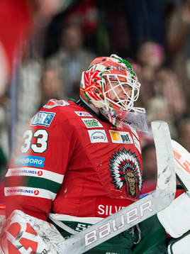 Frölundas målvakt Johan Mattsson jublar