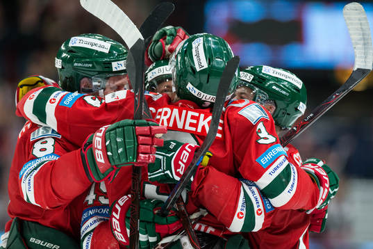 Frölundas Jacob Moverare jublar med lagkamrater