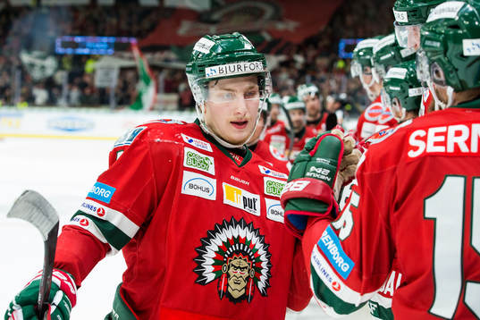 Frölundas Jacob Moverare jublar med lagkamrater