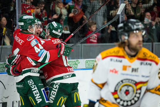 Frölundas Samuel Fagemo jublar med Jacob Peterson och Max